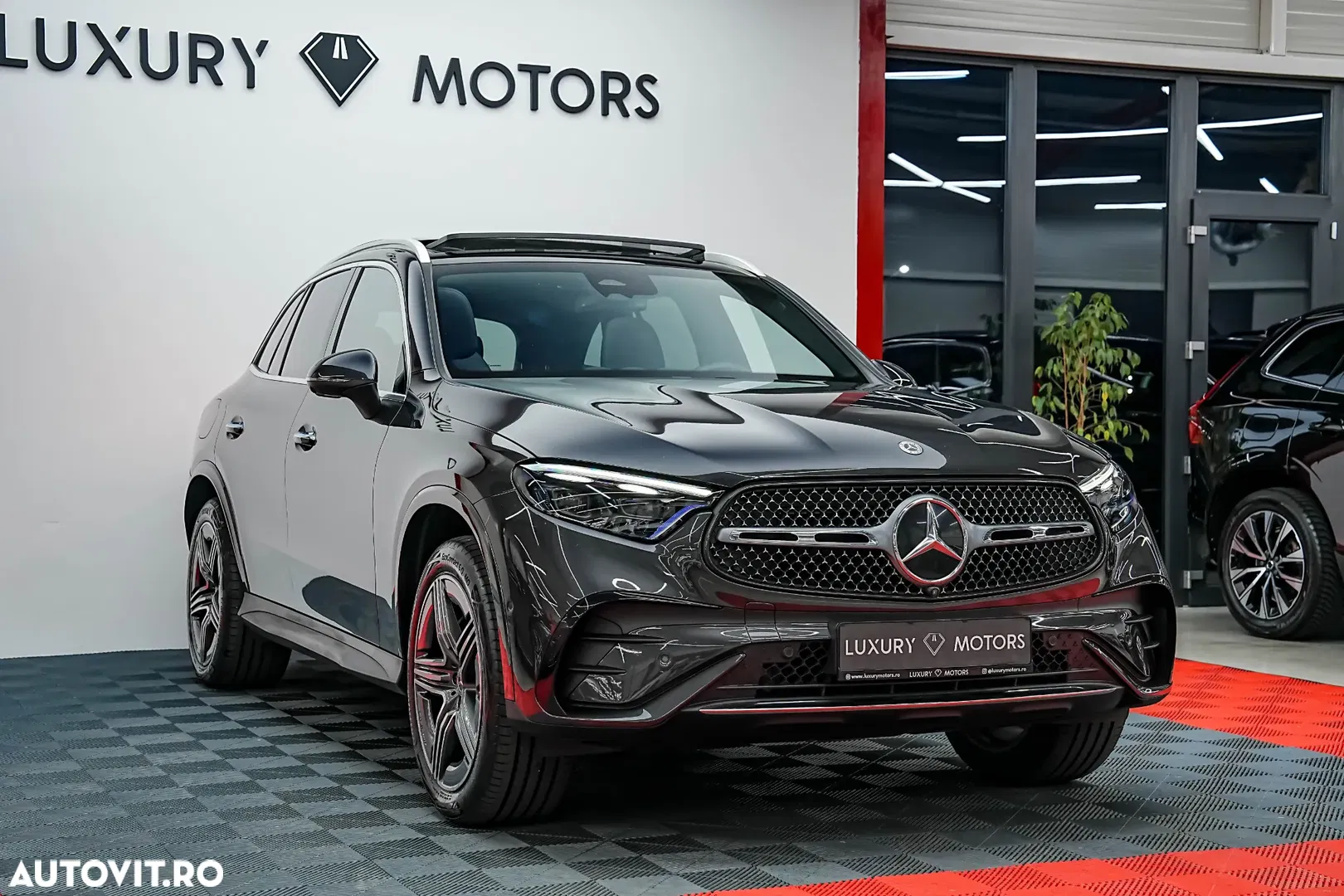 2023 Mercedes-Benz GLC 300 e 4Matic 9G-TRONIC, photograph 5