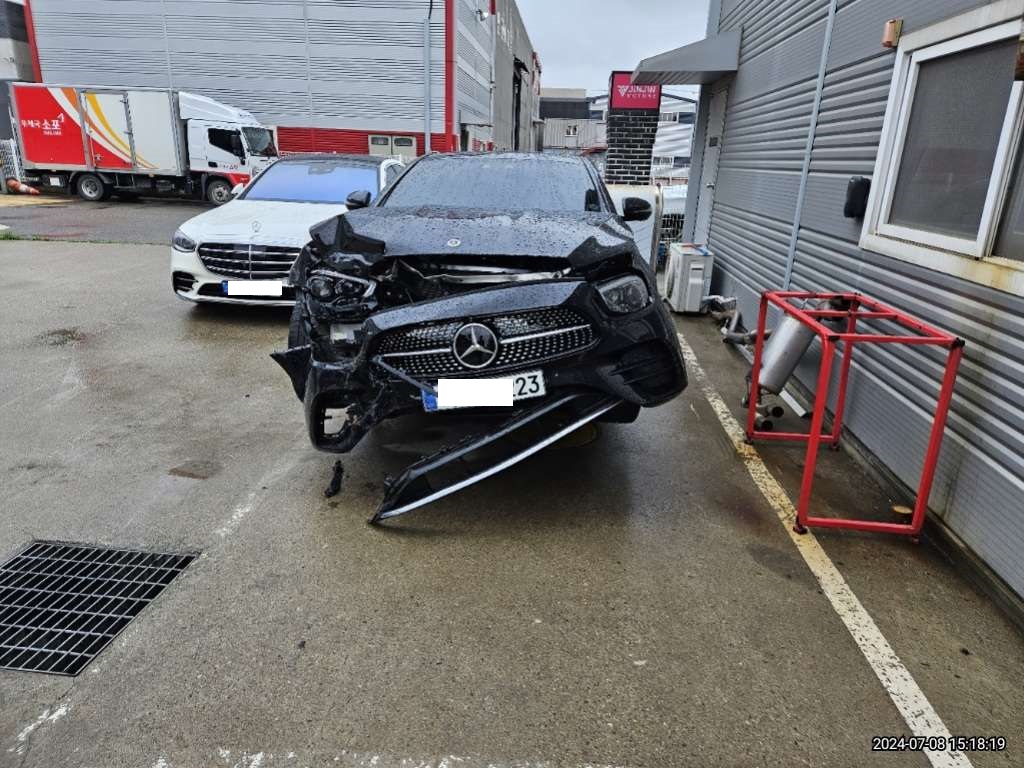 2023 Mercedes-Benz E250, photograph 4