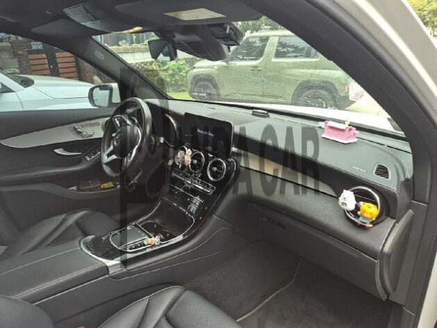 2021 Mercedes-Benz GLC300 e 4MATIC, photograph 4