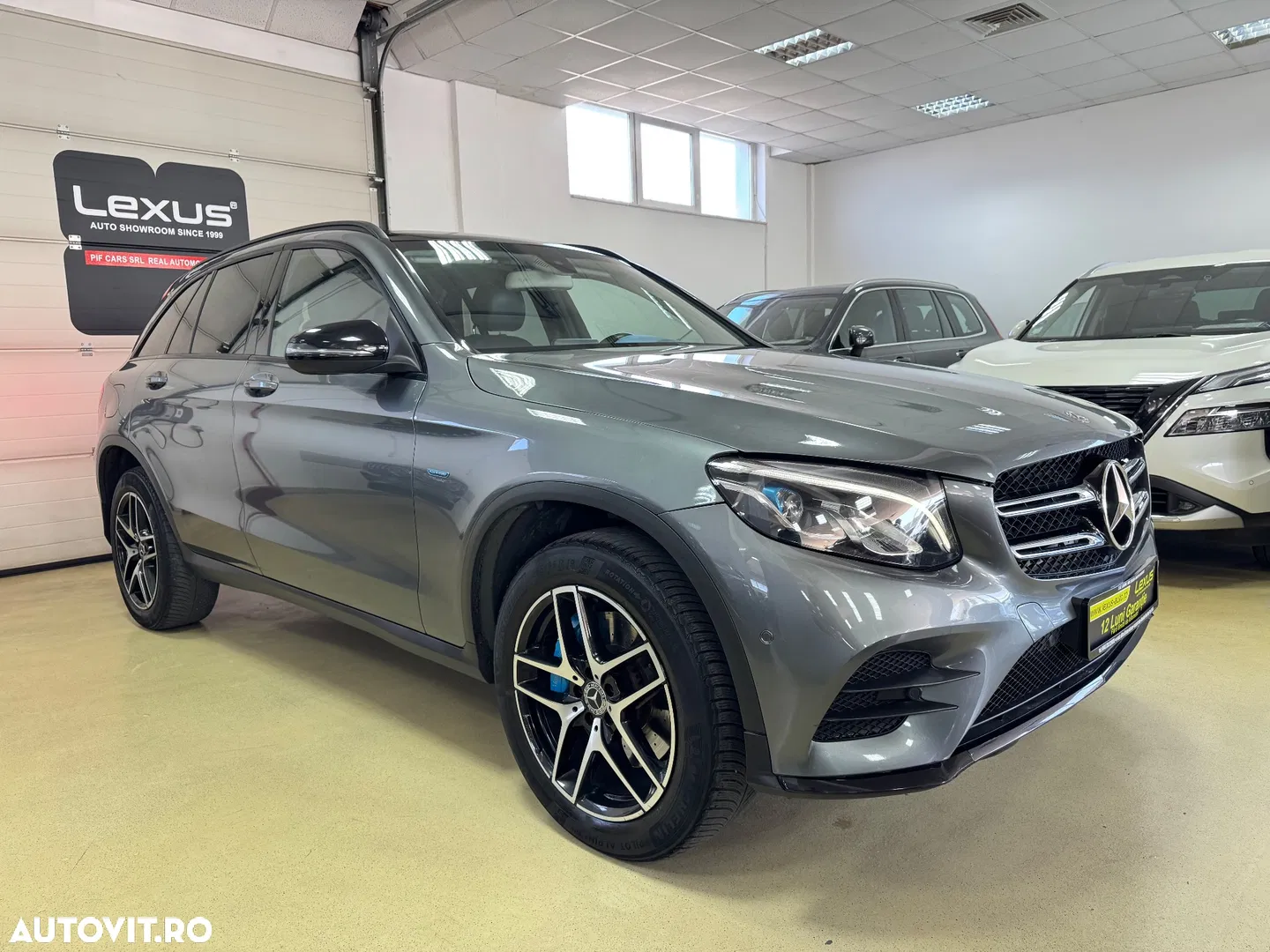2017 Mercedes-Benz GLC 350 e 4Matic 7G-TRONIC AMG Line, photograph 3