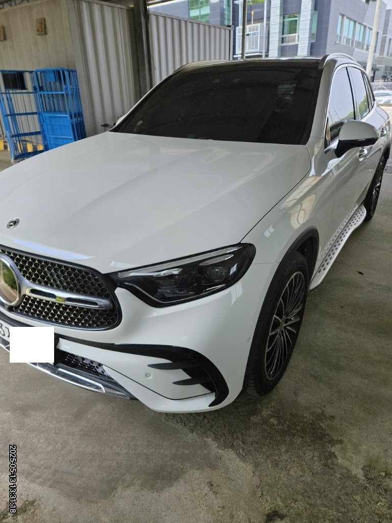 2023 Mercedes-Benz GLC300 4MATIC, photograph 3