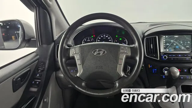 2019 Hyundai Starex Wagon 12-Seater, photograph 2