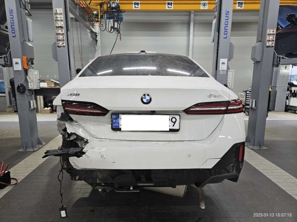 2024 BMW 530i xDrive, photograph 1