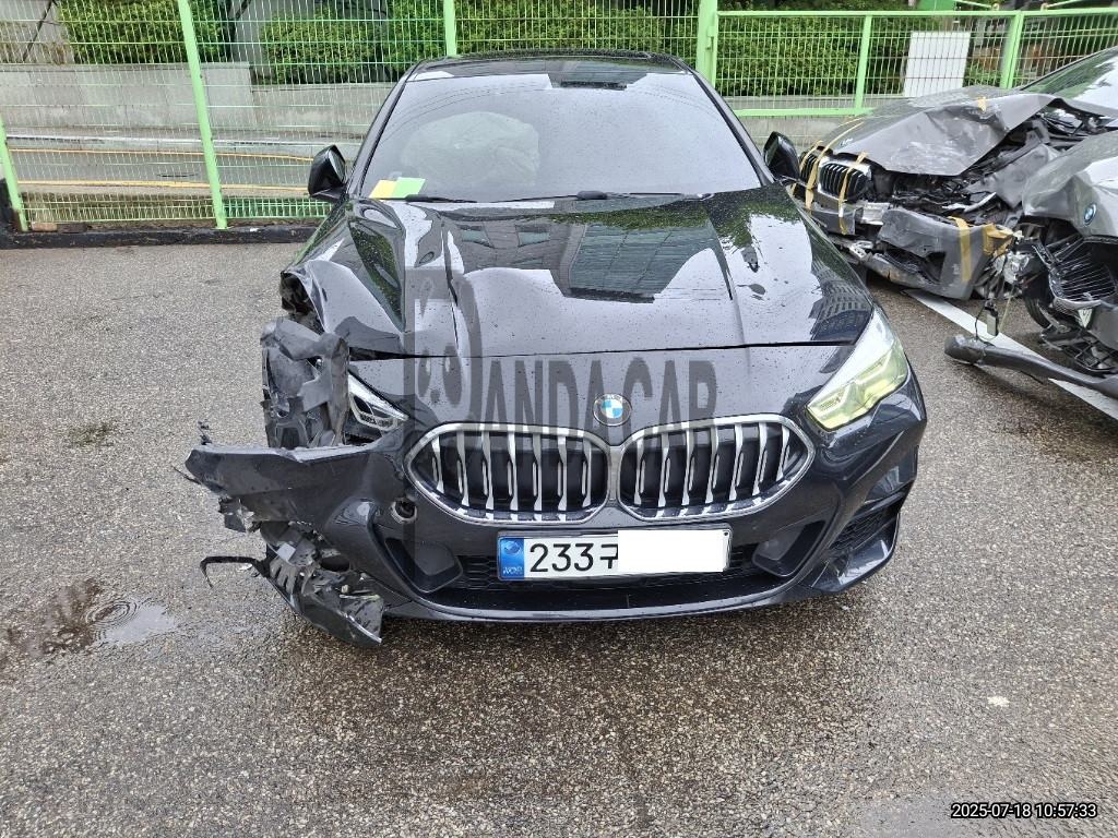 2021 BMW 220i Gran Coupe, photograph 1