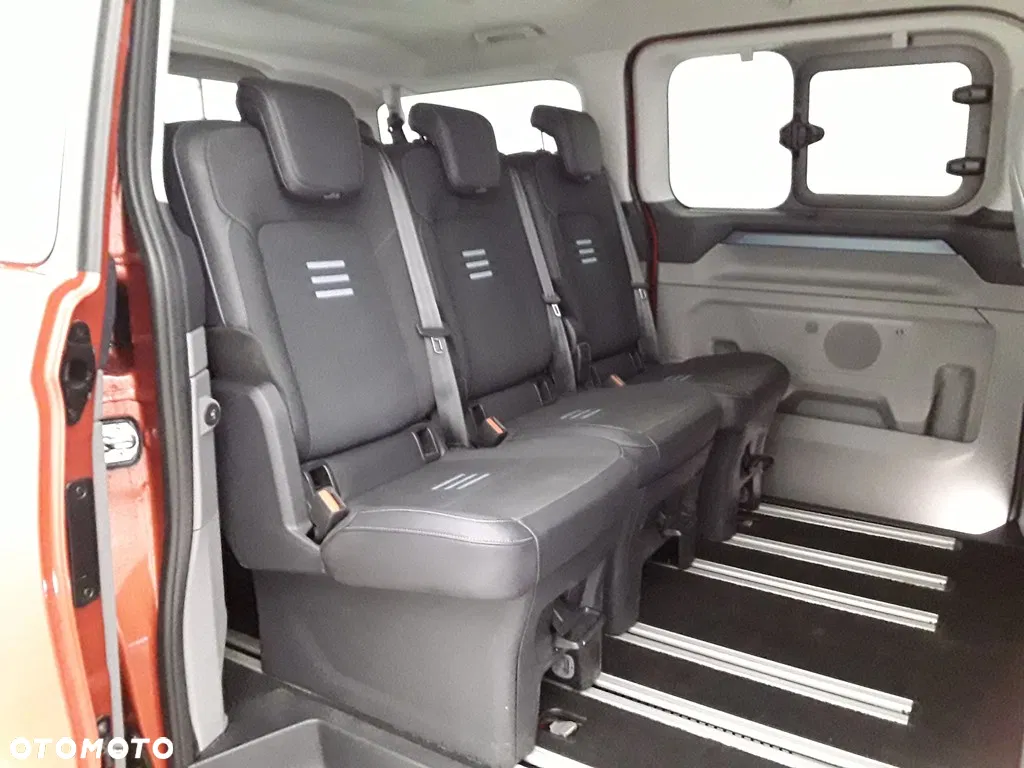 2025 Ford Tourneo Custom L1 VA Autm Active, photograph 3
