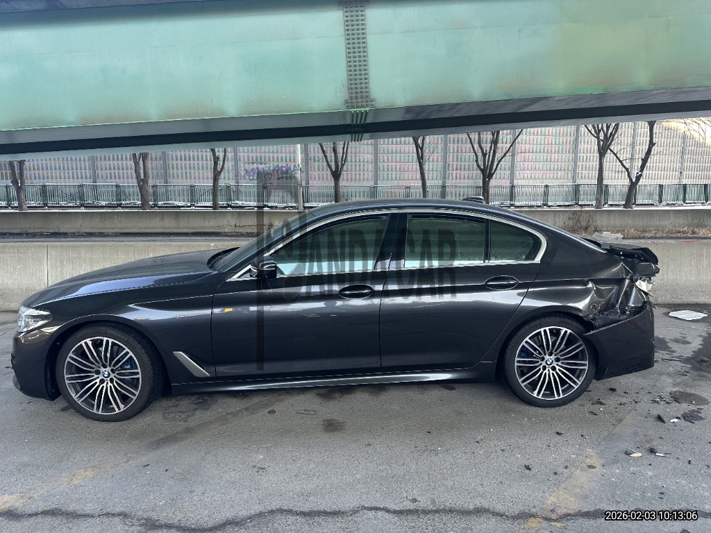 2019 BMW 530i xDrive M Sport Package Plus, photograph 3