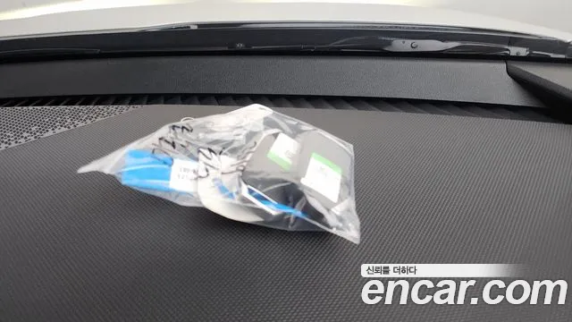 Kia Niro Trendy — photo 1 of 30