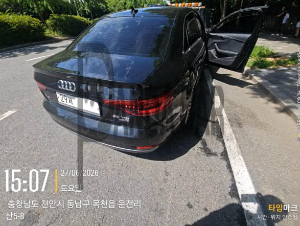 2018 Audi A4 35 TDI quattro, photograph 2