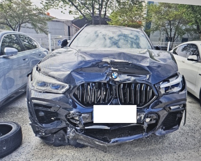 2021 BMW X6 xDrive40i, photograph 1