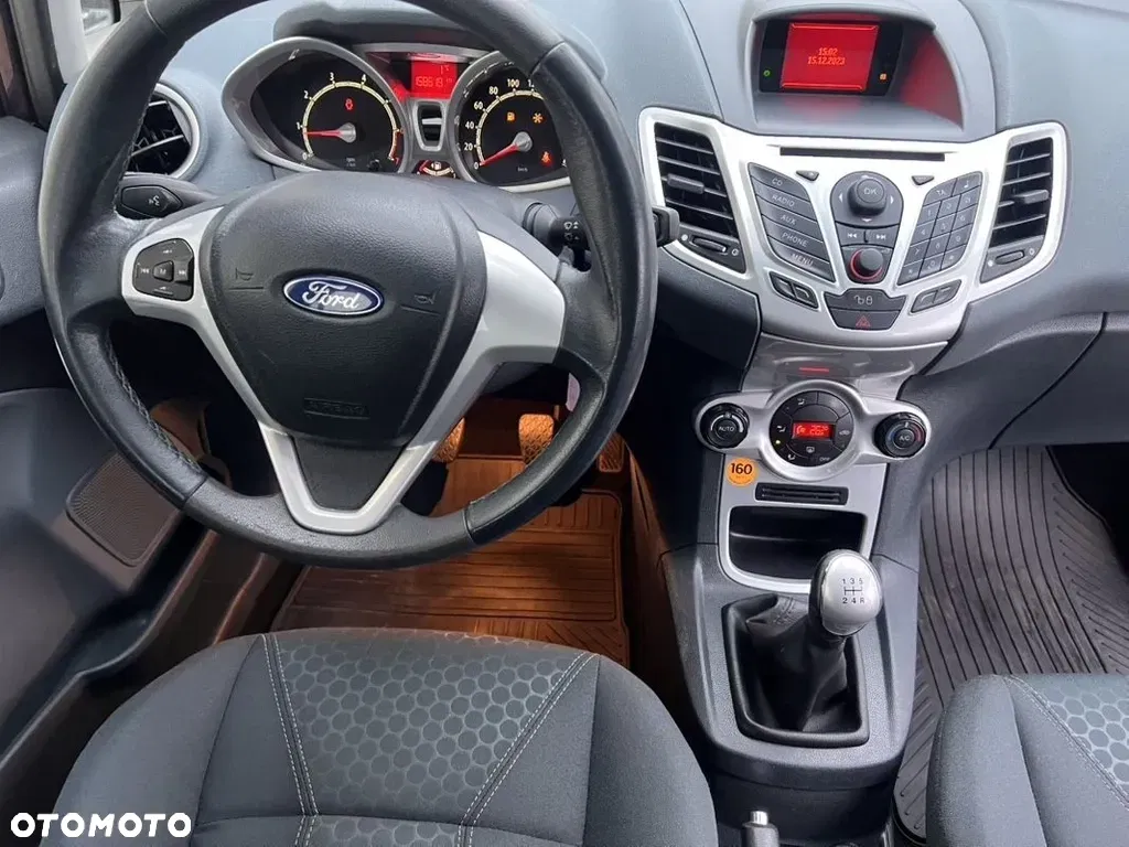 2010 Ford Fiesta, photograph 9