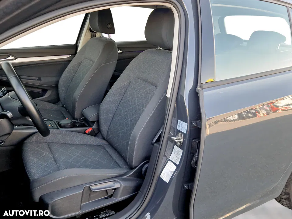2021 Volkswagen Golf 1.0 TSI Life, photograph 9