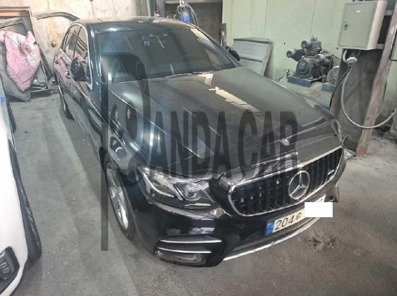 2017 Mercedes-Benz E220 d, photograph 1