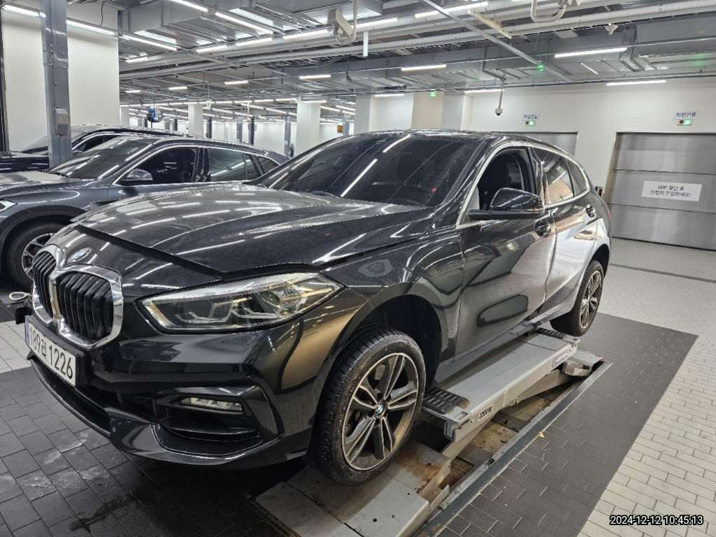 2023 BMW 120i, photograph 4