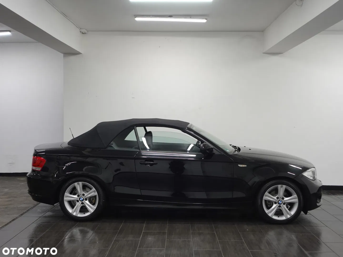 2011 BMW Seria 1, photograph 12
