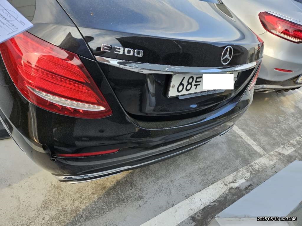 2019 Mercedes-Benz E300, photograph 4