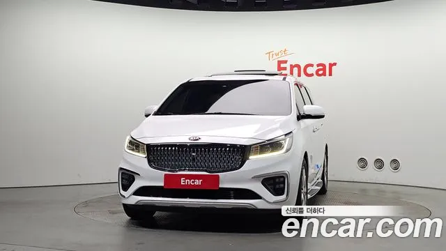 2018 Kia Canival 9-Seater Noblesse Special, photograph 2