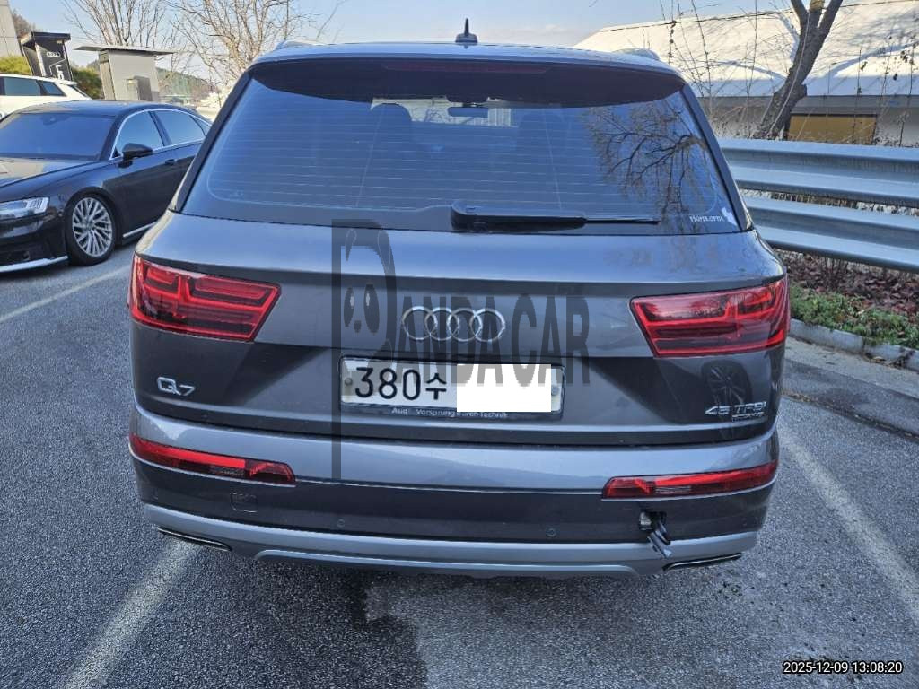 2019 Audi Q7 45 TFSI quattro, photograph 2