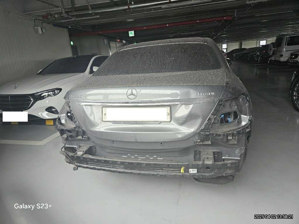 2017 Mercedes-Benz E220 d 4Matic, photograph 2