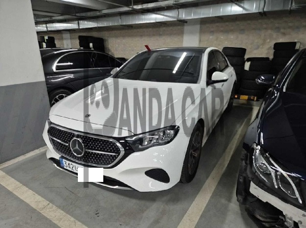 2026 Mercedes-Benz E 200, photograph 5