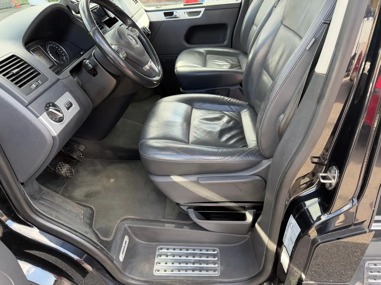 2012 Volkswagen T5 Multivan Multivan Highline, photograph 10