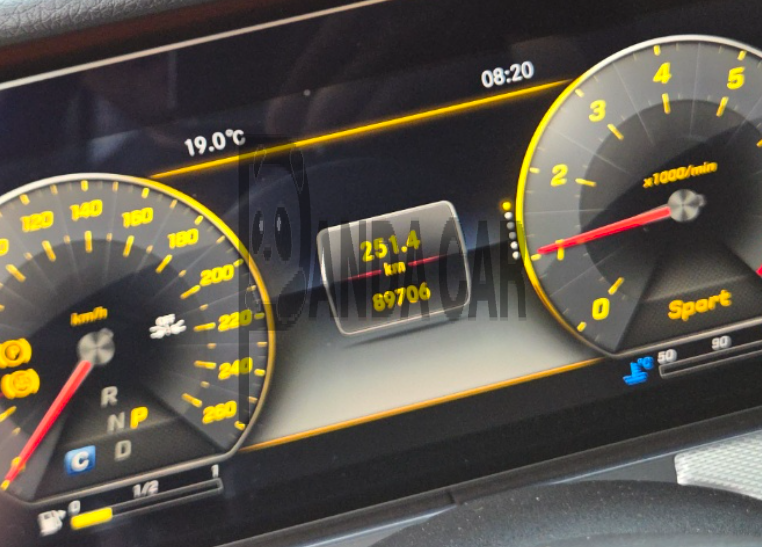 2019 Mercedes-Benz E300, photograph 3
