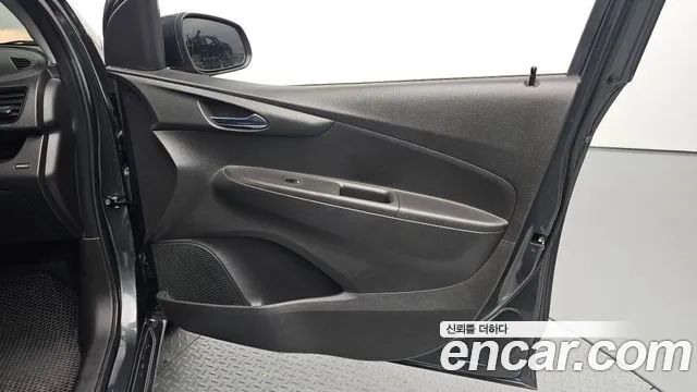 2017 ChevroletGMDaewoo Spark LT, photograph 10