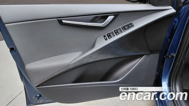 2023 Kia Niro Prestige, photograph 2