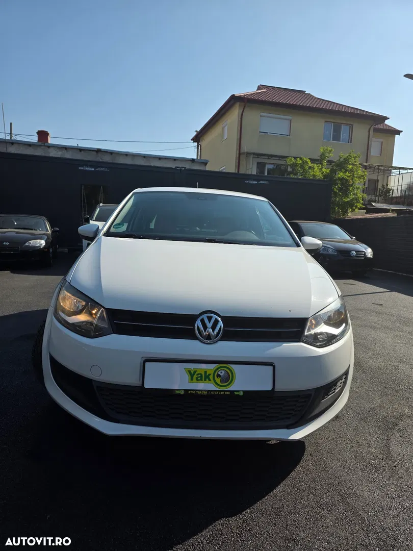 2010 Volkswagen Polo 1.6 TDI DPF Trendline BlueMotion Technology, photograph 2