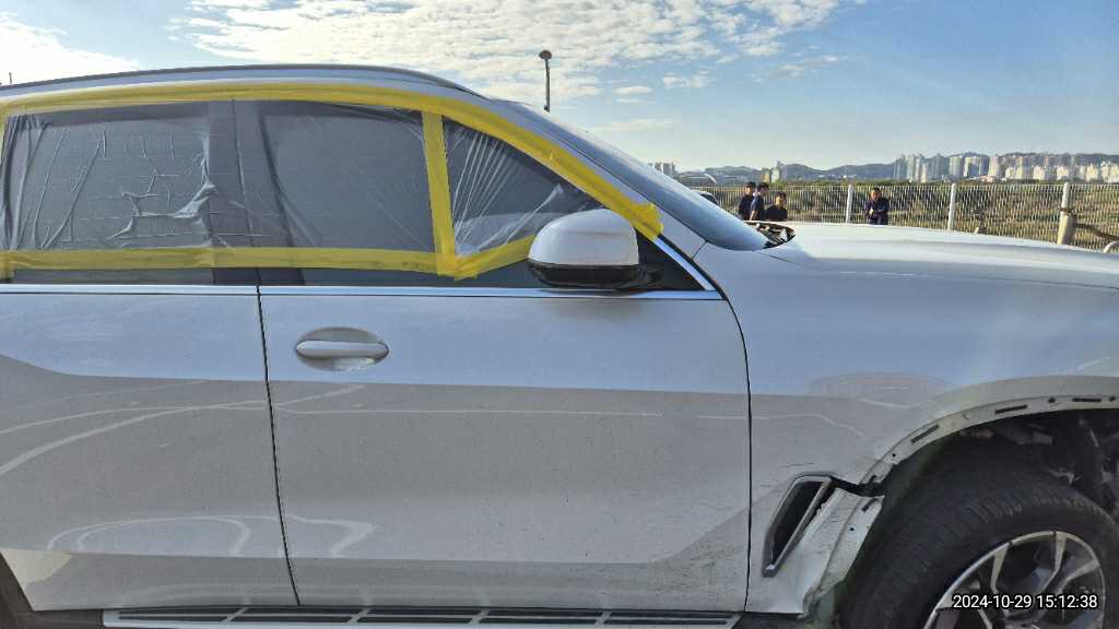 2022 BMW X5 xDrive40i model 2023, photograph 2