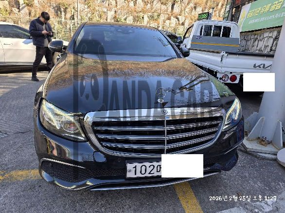 2017 Mercedes-Benz E220 d 4Matic, photograph 4