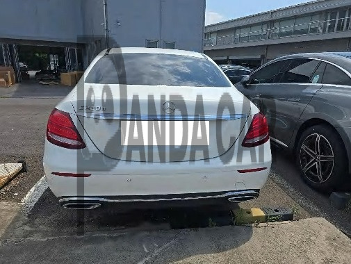 2017 Mercedes-Benz E220 d, photograph 1