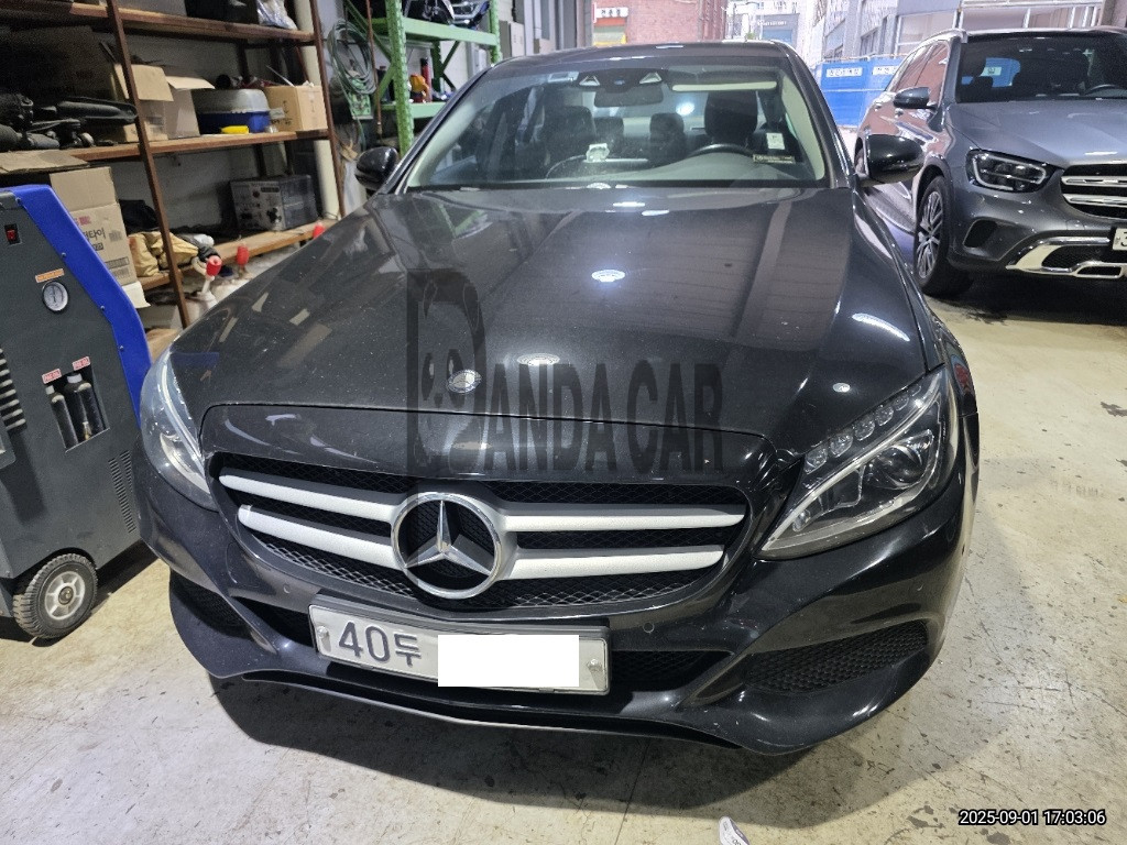 2017 Mercedes-Benz C200, photograph 1