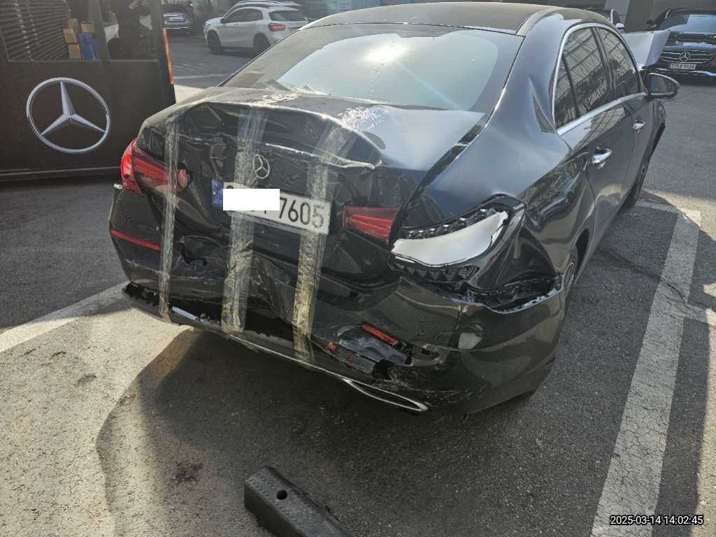 2024 Mercedes-Benz A 220 Sedan, photograph 4