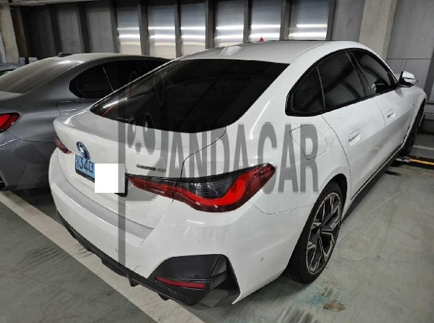 2022 BMW i4 eDrive40, photograph 2