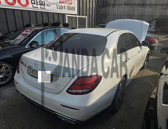 2020 Mercedes-Benz E220 d, photograph 4