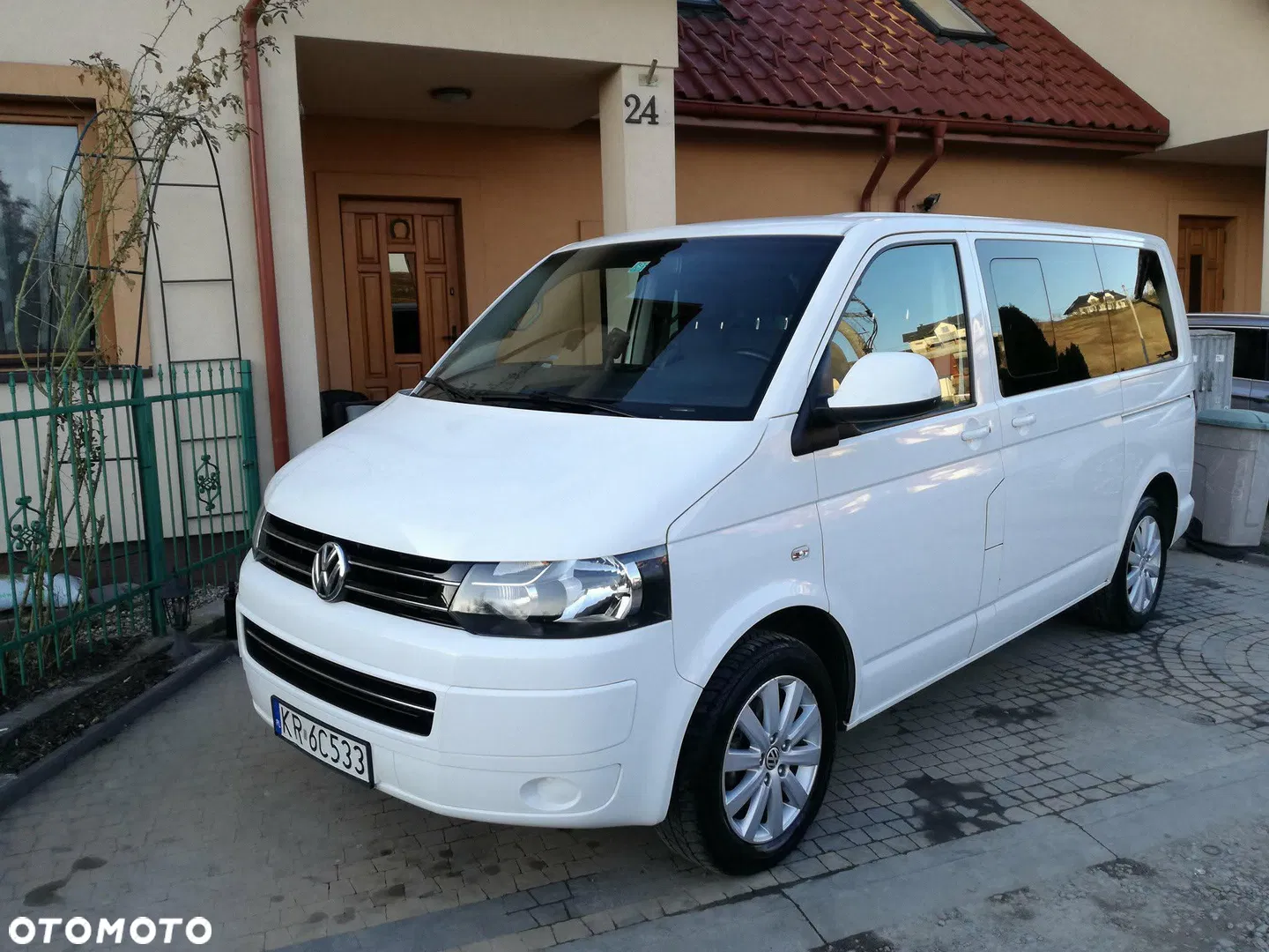 Volkswagen Caravelle L1 Comfortline — photo 1 of 6