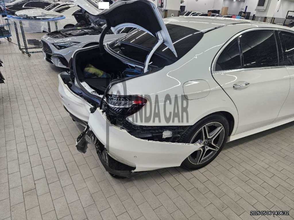 2023 Mercedes-Benz E250, photograph 2