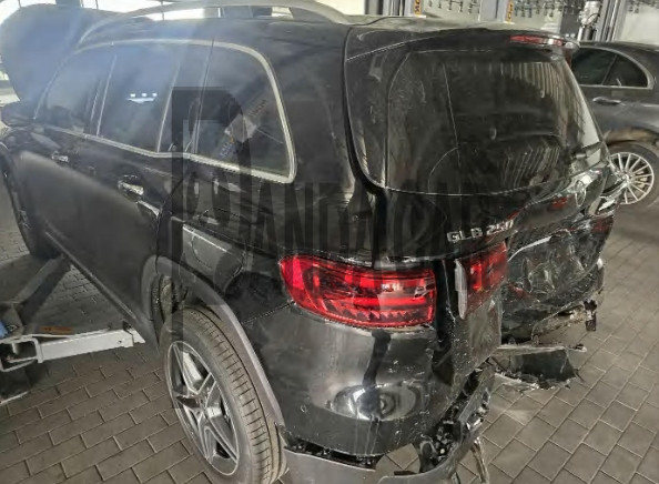 2026 Mercedes-Benz GLB 250 4MATIC, photograph 3