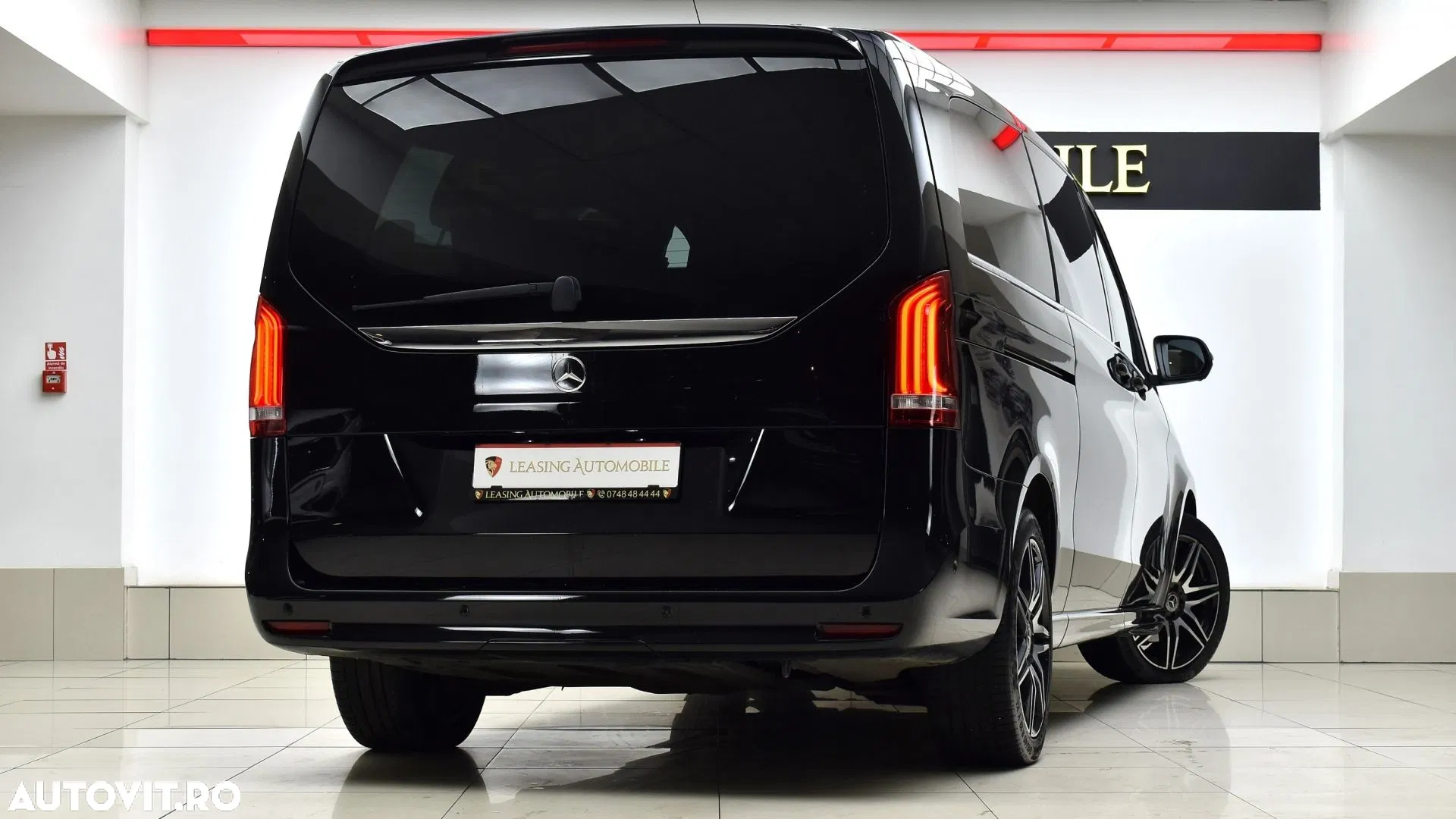 2022 Mercedes-Benz V 250 d Lang 4Matic 9G-TRONIC Exclusive, photograph 4