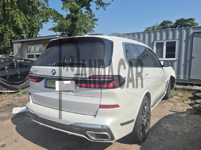 2025 BMW X7 xDrive40i, photograph 3