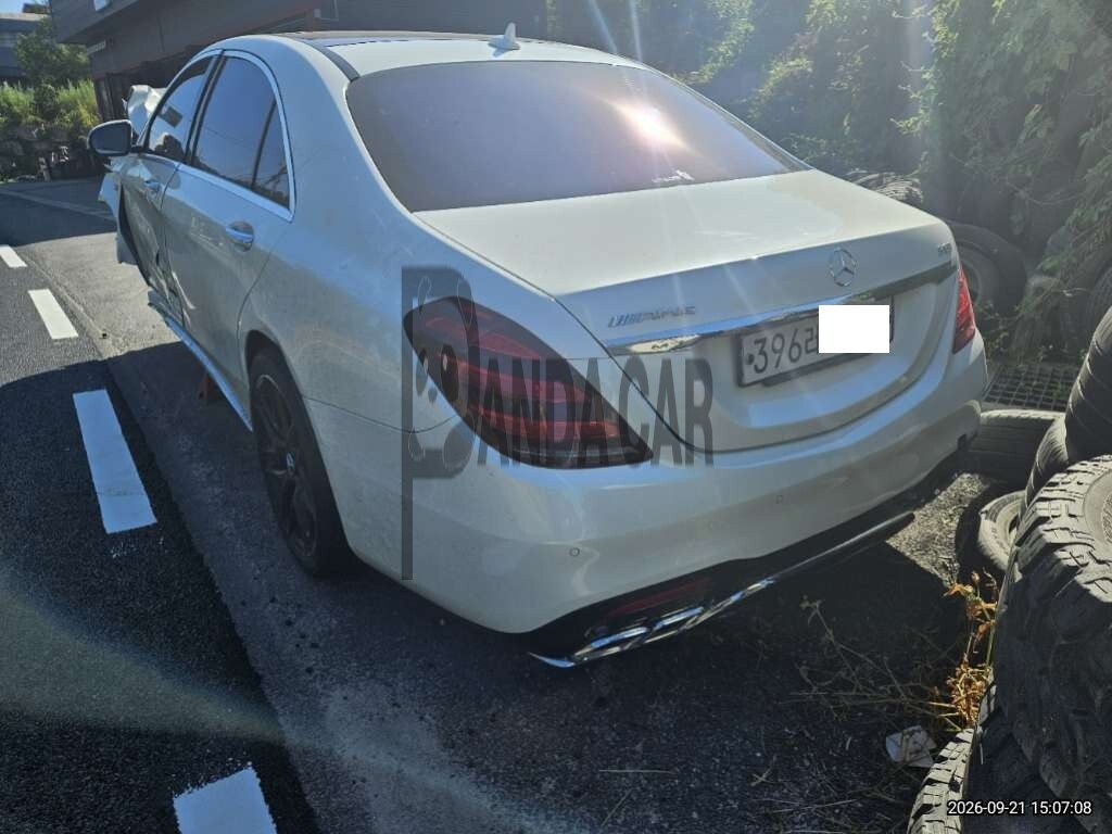2020 Mercedes-AMG S63 4MATIC + L, photograph 4