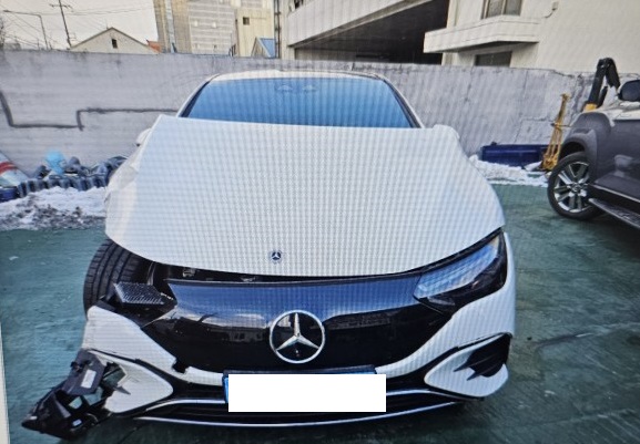 2023 Mercedes-Benz EQE350 4MATIC, photograph 1