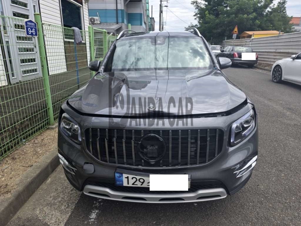 2021 Mercedes-Benz GLB200 d, photograph 4