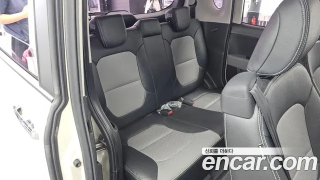 2018 Kia RAY Luxury, photograph 2