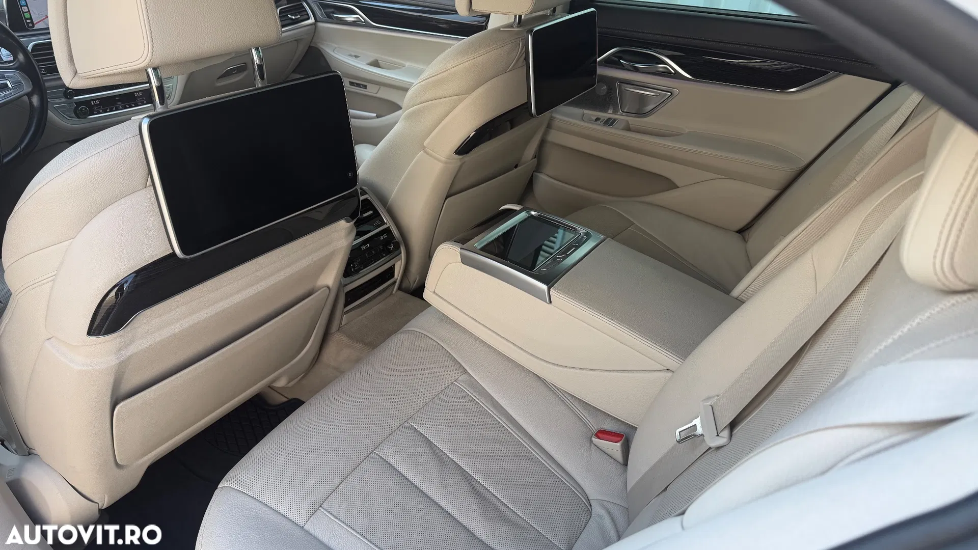 2016 BMW Seria 7 740d xDrive, photograph 9