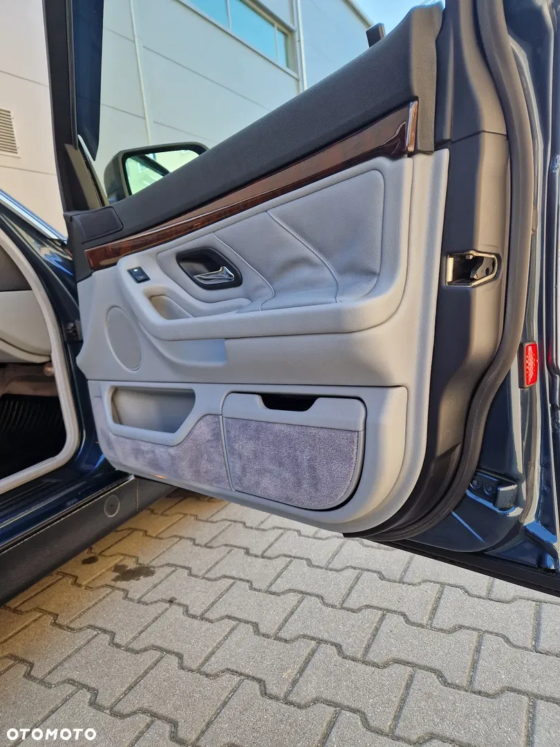 1995 BMW Seria 7 740i V8, photograph 12