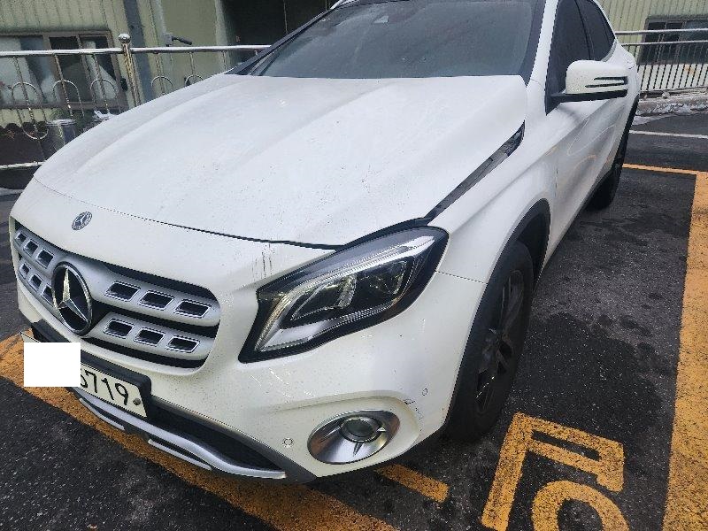 2018 Mercedes-Benz GLA220, photograph 1