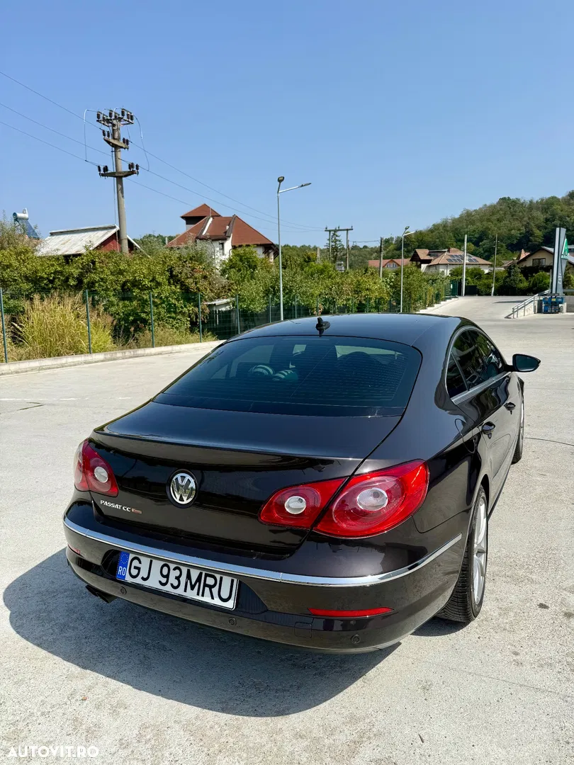 2010 Volkswagen Passat CC, photograph 5