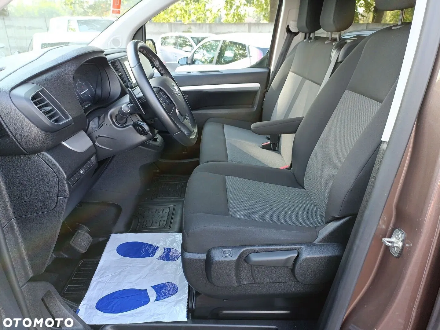 2024 Toyota Proace Verso 2.0 D4-D Long Business, photograph 11