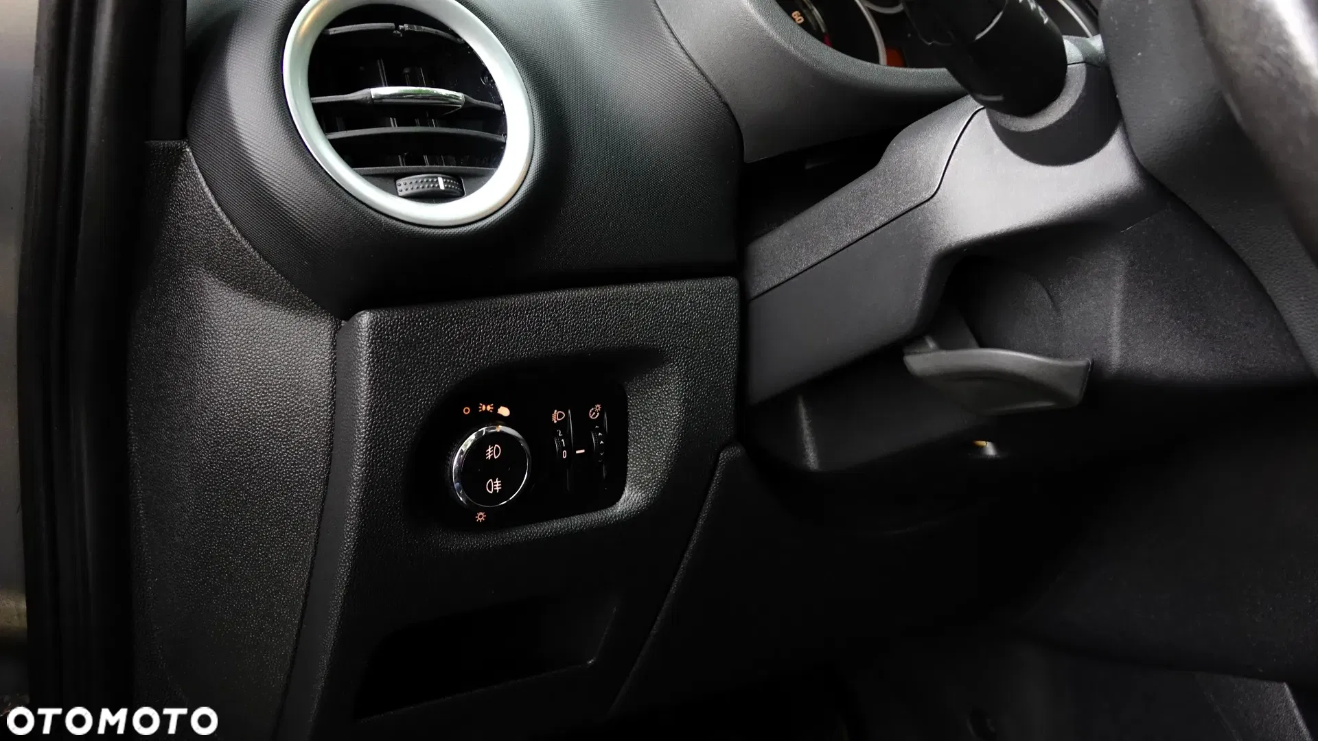 2010 Opel Corsa 1.2 16V Cosmo, photograph 3